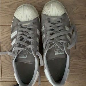Adidas superstars in grey